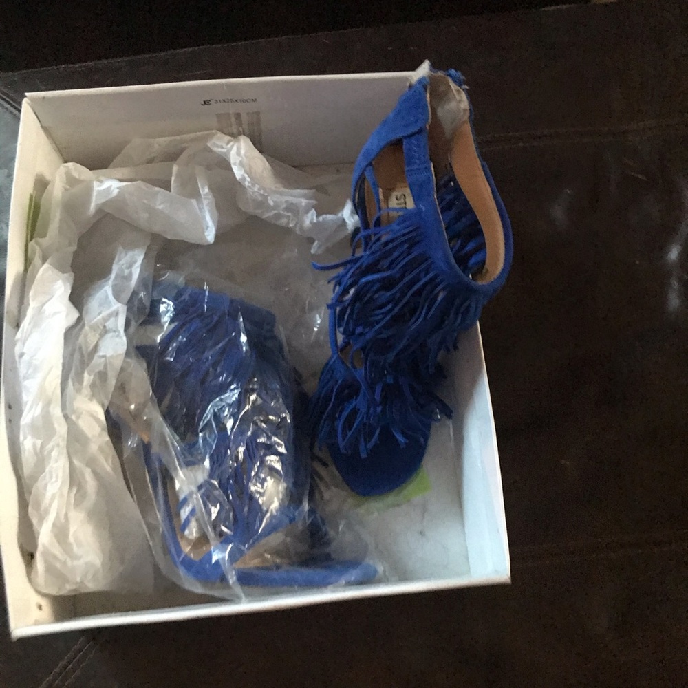 Steve Madden Fringly blu suede heels size 6